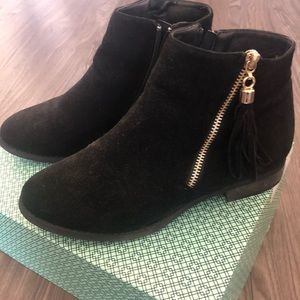 Journee Collection Booties Size 9